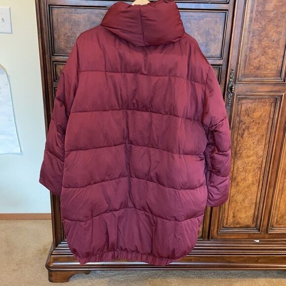 NWOT Universal Standard Maroon woman’s puffer jacket - Picture 5 of 8